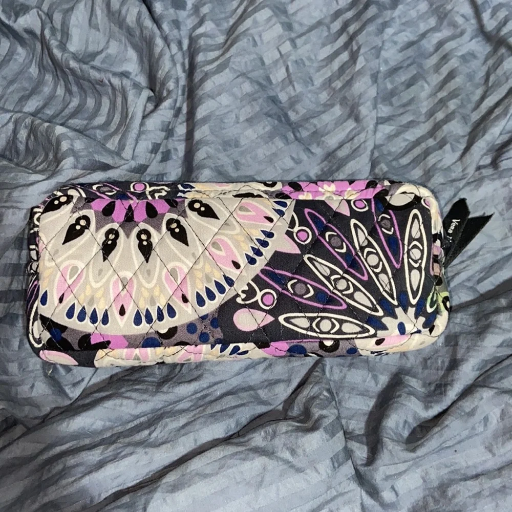 EUC Vera Bradley makeup bag. Zip closure